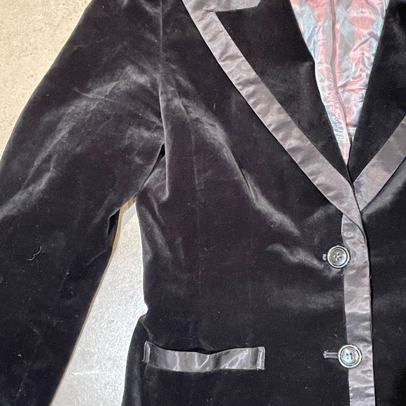 Gorgeous Black Velvet Tuxedo style blazer with Satin detail - XS/S - Picture 4 of 12